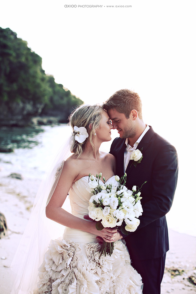 Axioo: Layers of Intricate Intimacies